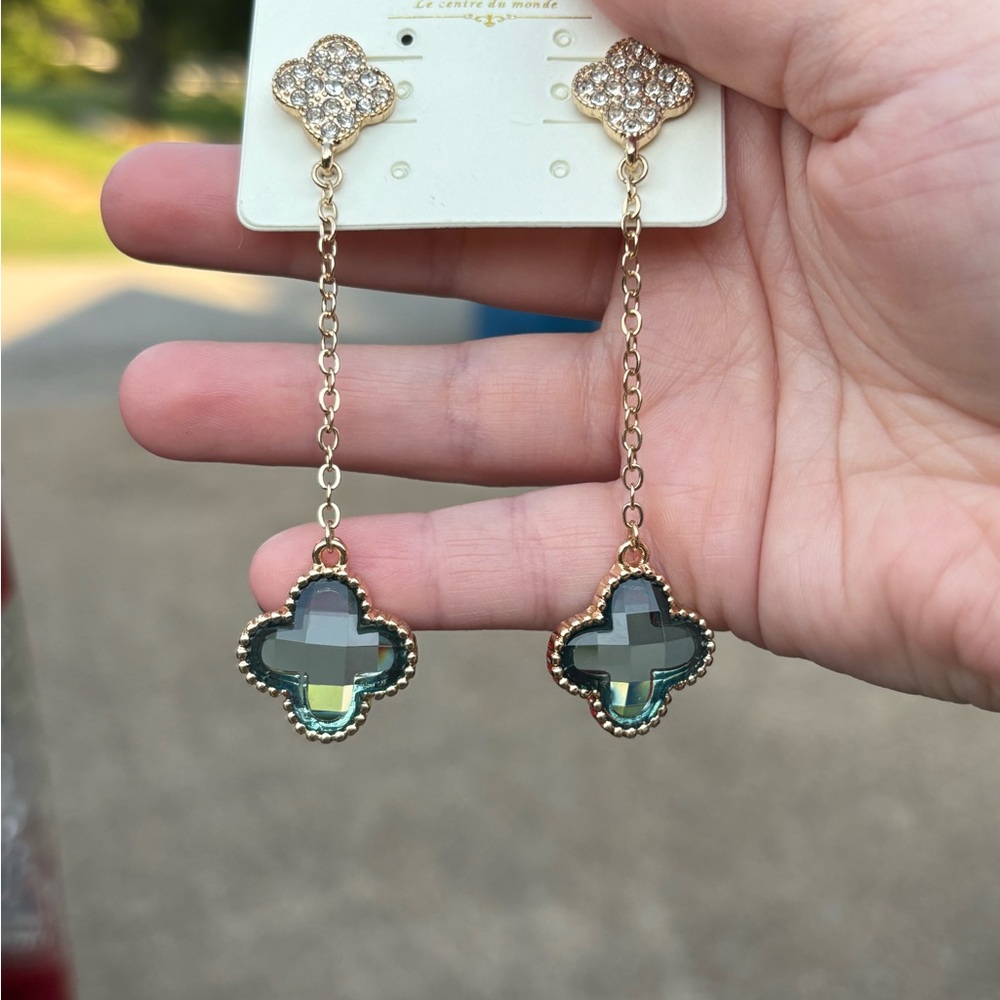 Elegant Gold and Green Clover Drop Earrings